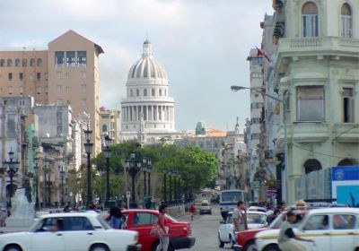 Avenida en la Habana Vieja
