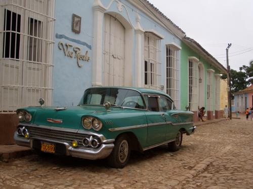 Auto en calles de Trinidad