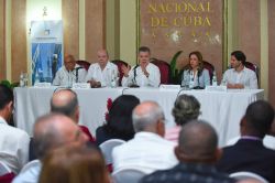 Presidente colombiano promete inversiones en Cuba para impulsar turismo
